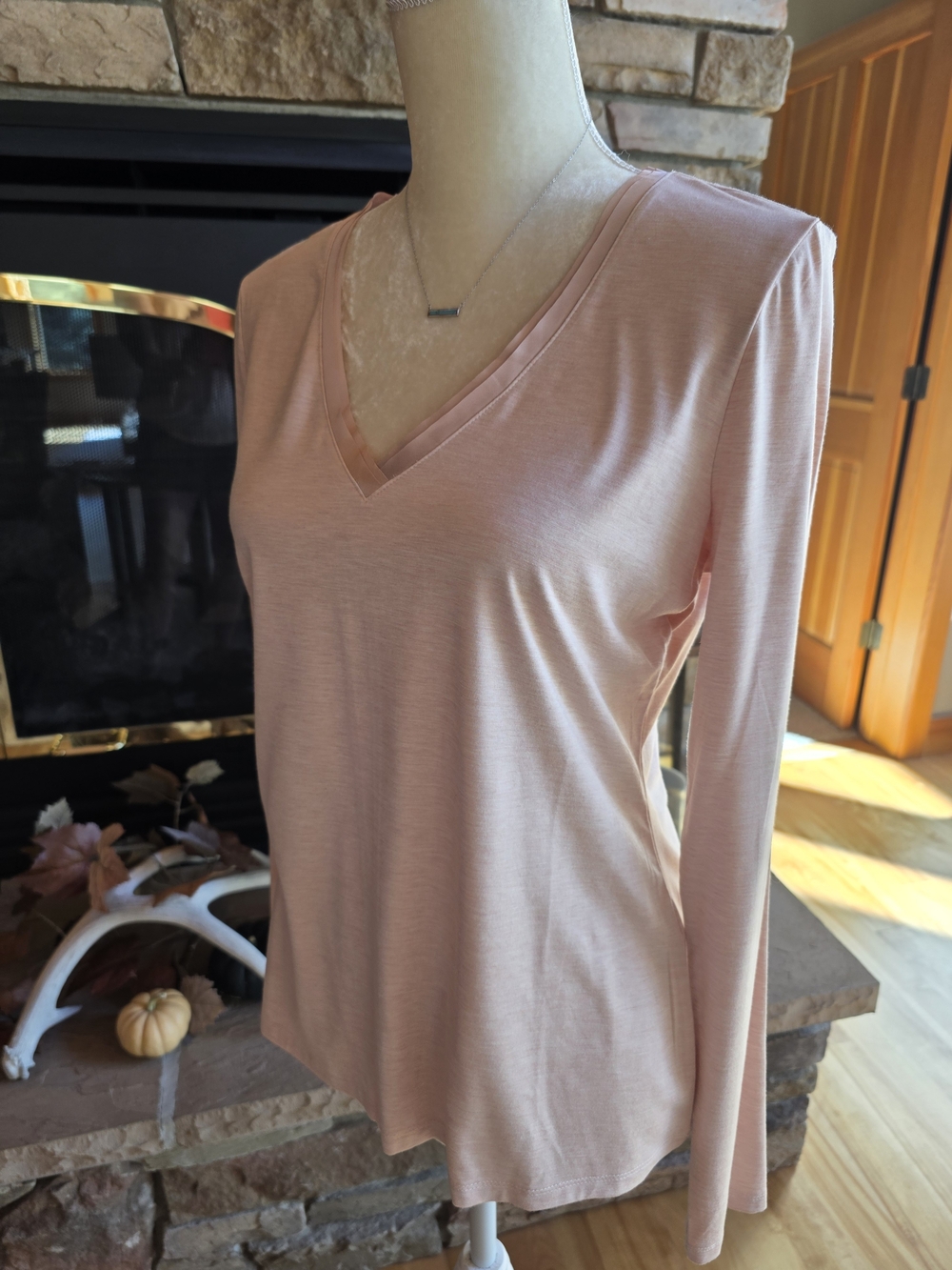 White House Black Market Blush V-Neck Long Sleeve Top